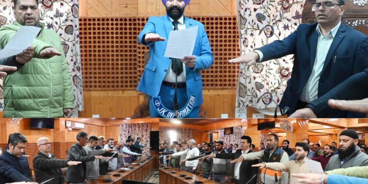 DC Shopian Administers Integrity Pledge at Mini-Secretariat, reaffirms commitment to Transparency and Corruption-Free Governance