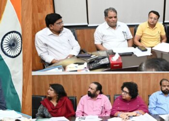 Div Com Jammu reviews winter preparedness, directs departments to ensure timely arrangements