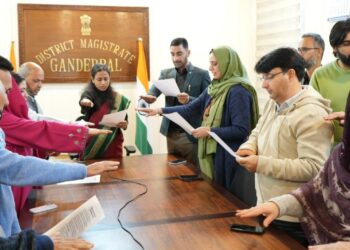 DC Ganderbal administers Integrity Pledge on Vigilance Awareness Week 2026