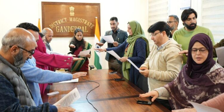 DC Ganderbal administers Integrity Pledge on Vigilance Awareness Week 2026