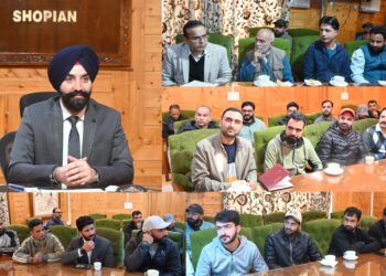 DC Shopian interacts with Media Persons