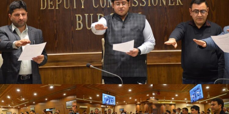 Employees of Deputy Commissioner’s Office Budgam take Integrity Pledge